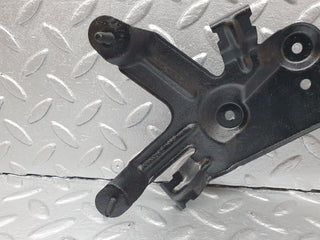 42121 Mercedes-Benz W202 C200 Fuel Pump Bracket