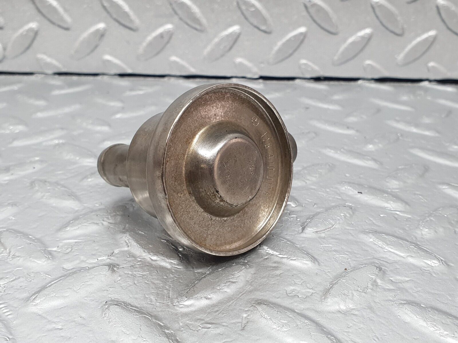 43535 Mercedes-Benz C126 380SEC Coupe Fuel Pressure Regulator Damper 1264700116