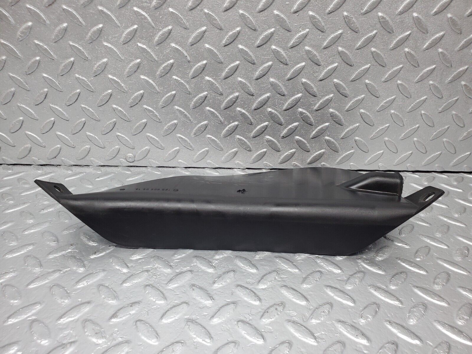 45630 Mercedes-Benz W126 420SE Vacuum Pump Housing Cover 1268050914