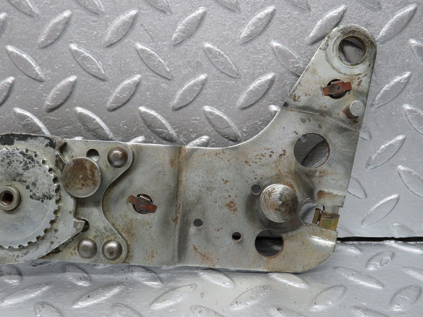 40069 Mercedes-Benz R107 350SL Front Left Seat Hinge 0009109185