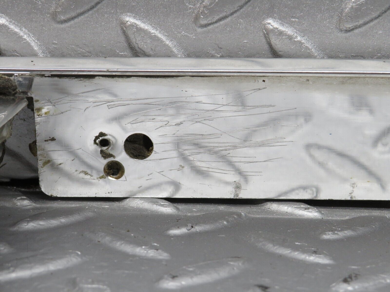 40197 Mercedes-Benz R107 Hardtop Side Window Chrome Moulding Trim Right