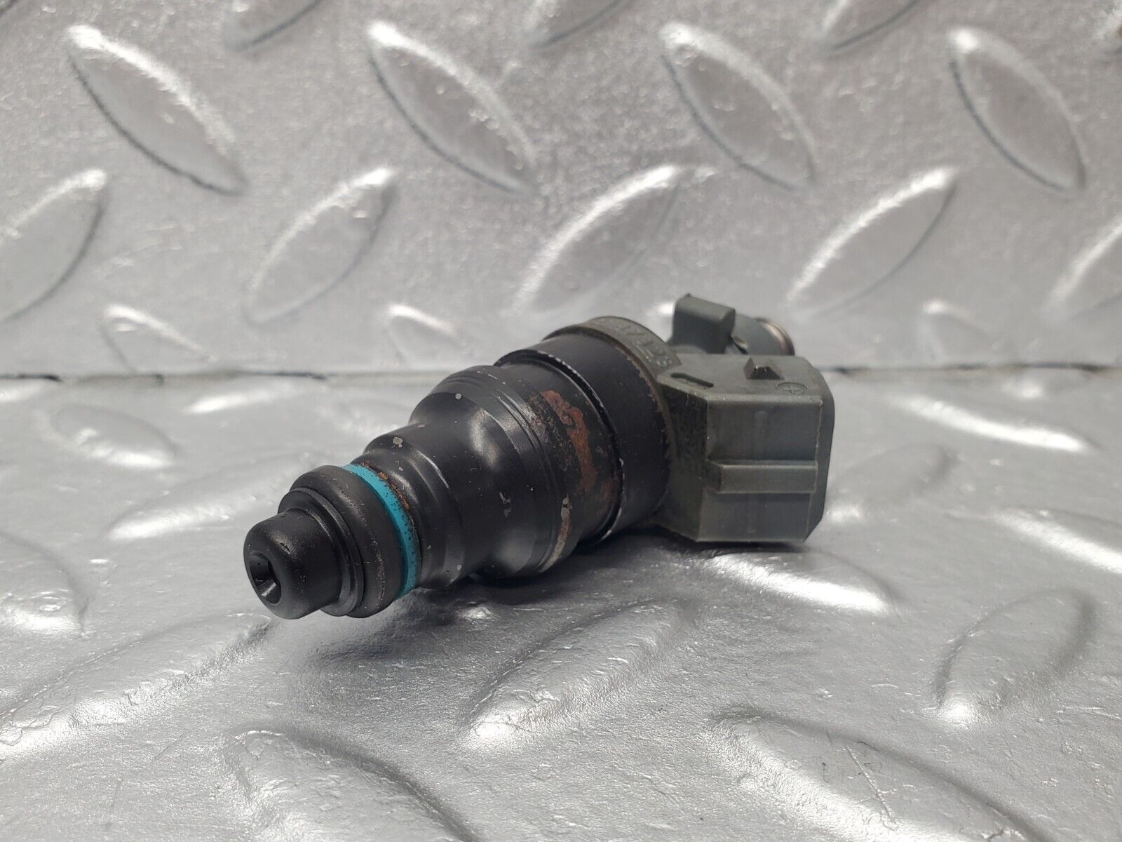 46243 Mercedes-Benz W124 280E Fuel Injector Bosch 0280155209 0000787323