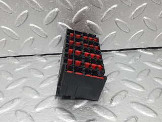 42099 Mercedes-Benz W202 C200 Fuse Box Fuse Holder 0015457901