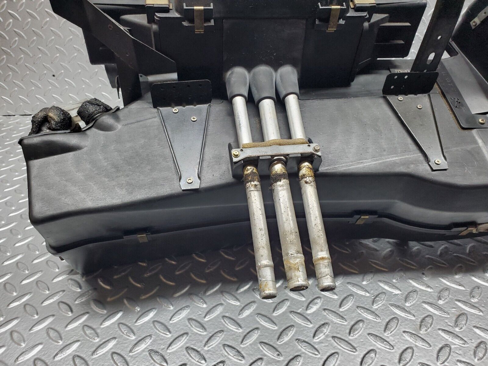 45897 Mercedes-Benz W126 420SE Heater Box Blower Housing Behr