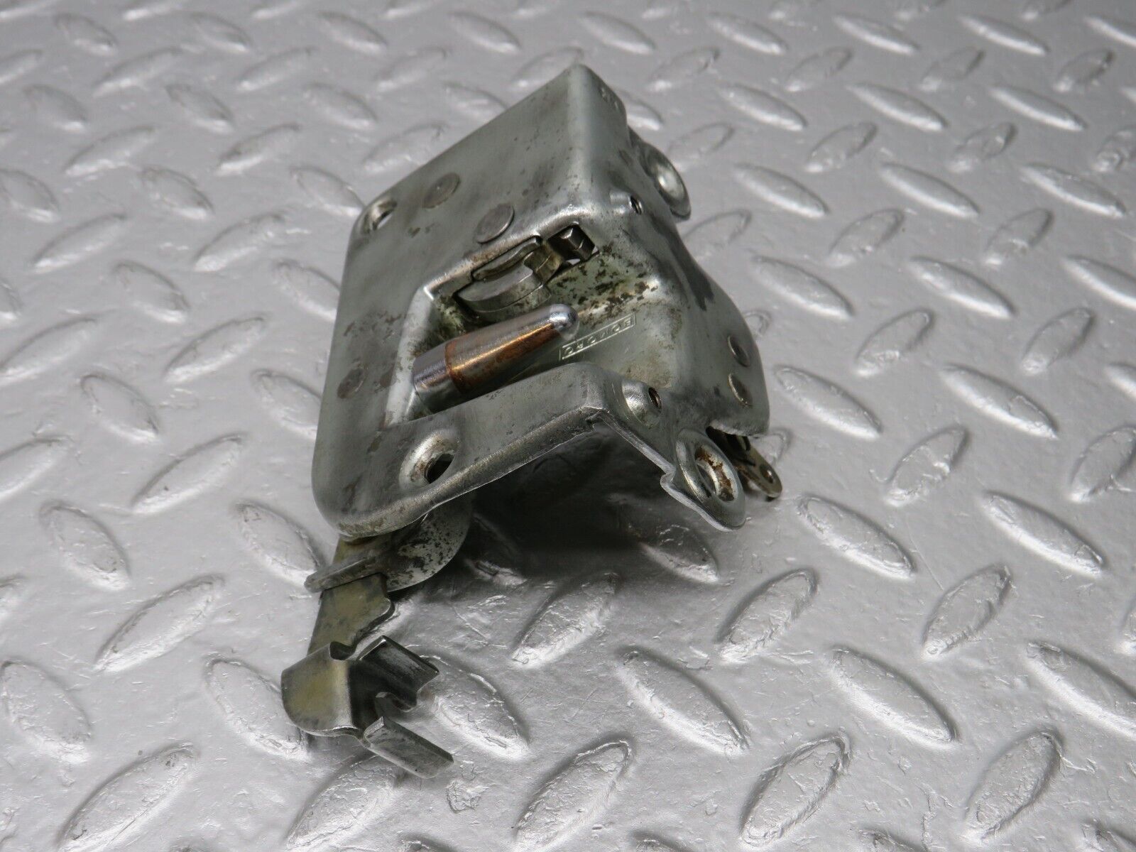 39093 Mercedes-Benz R107 500SL Right Door Lock Mechanism