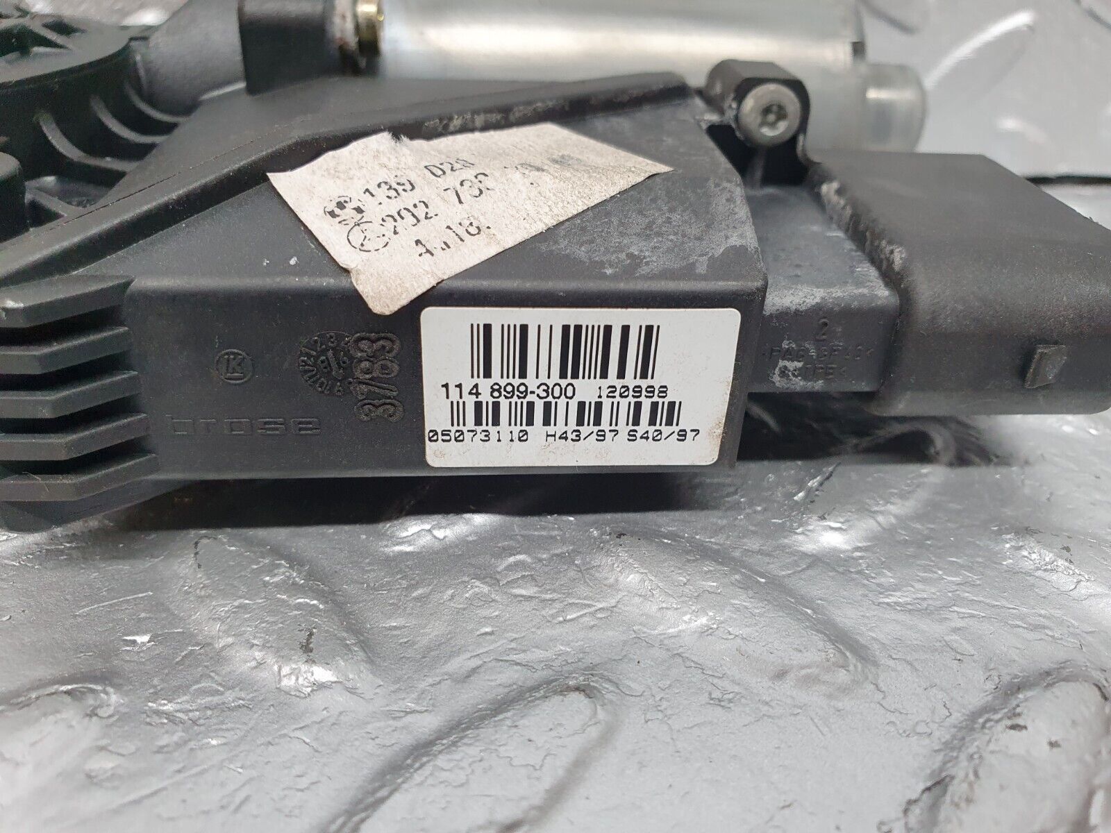 41914 Mercedes-Benz W202 C200 Window Regulator Motor Rear Right Bosch 0130821698 114899300