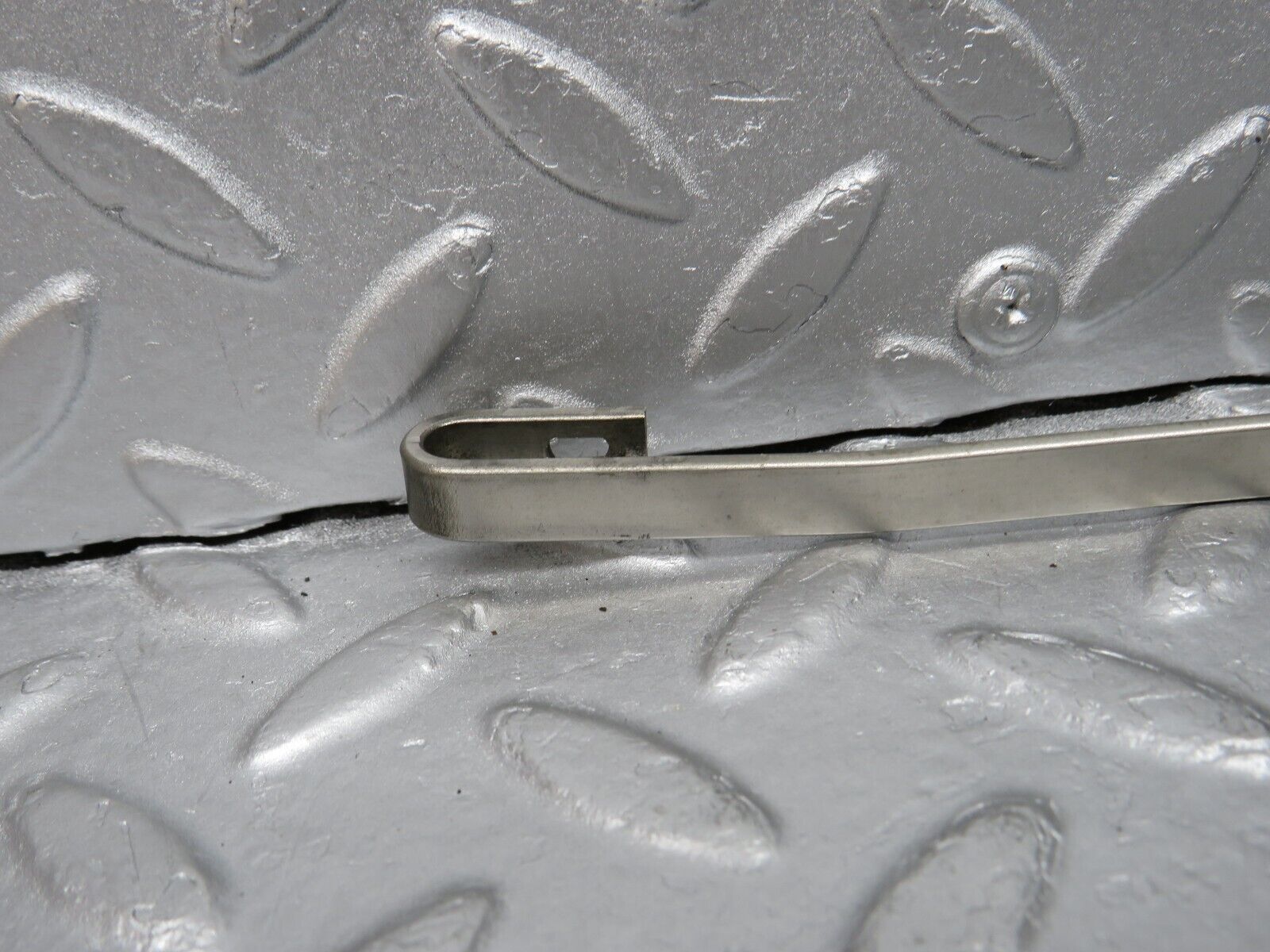 39105 Mercedes-Benz R107 500SL Windscreen Wiper Arm Right Side