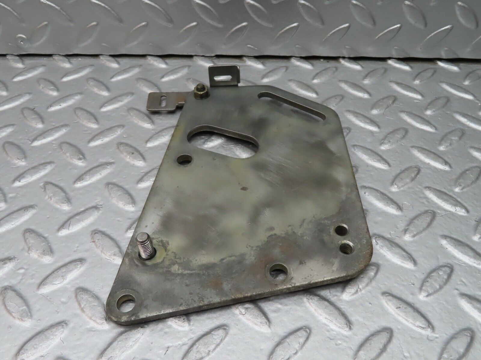 20681 Mercedes-Benz R107 450SL Power Steering Pump Bracket