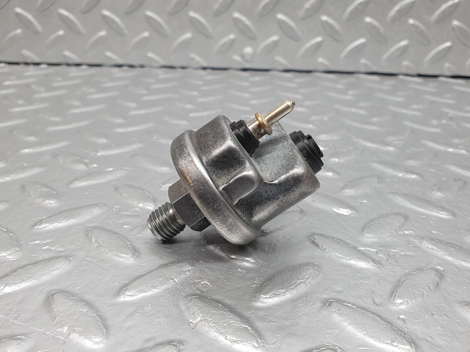 41662 Mercedes-Benz W124 200E Oil Pressure Sensor VDO