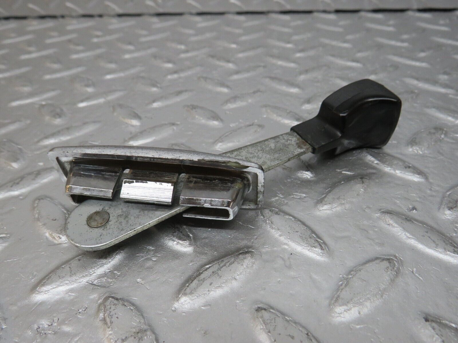 33183 Mercedes-Benz R107 Left Seat Folding Lever