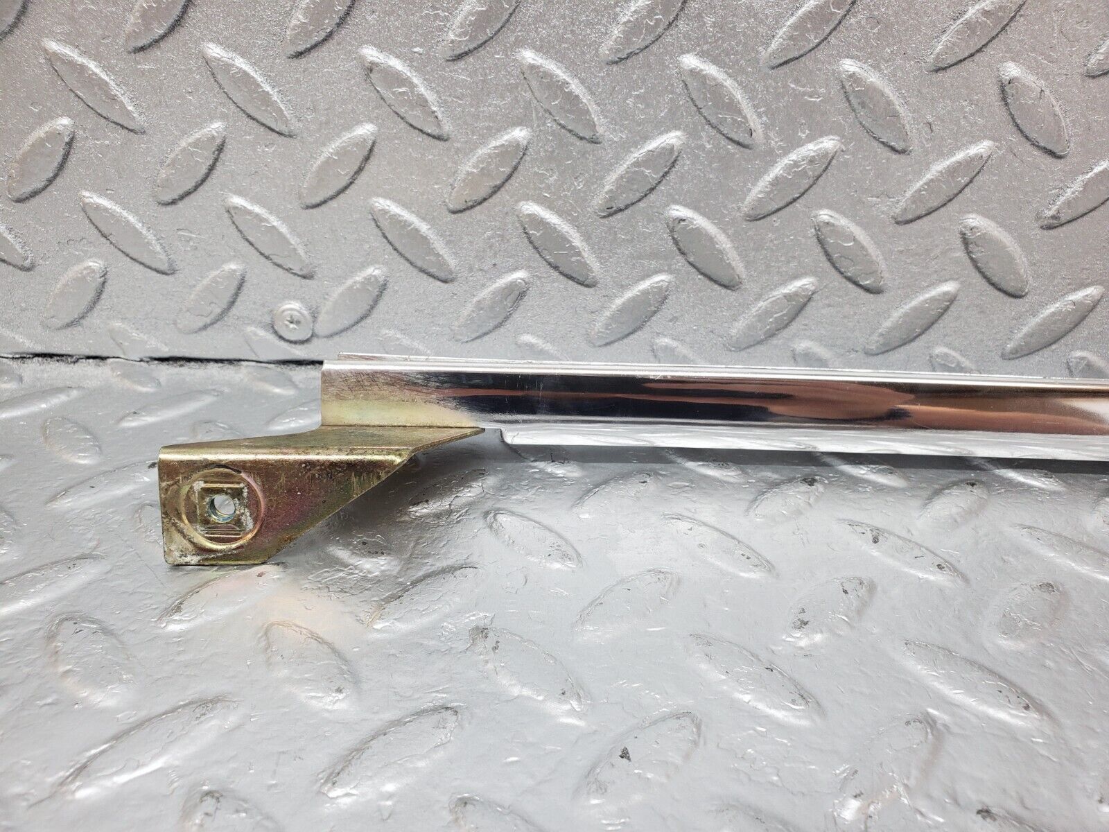 45814 Mercedes-Benz W126 420SE Rear Right Chrome Window Channel 1267300219