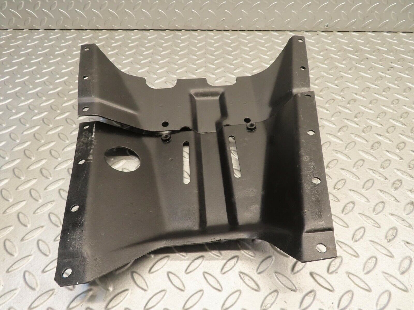 11781 Mercedes-Benz R107 450SL Gearbox Mount Bracket