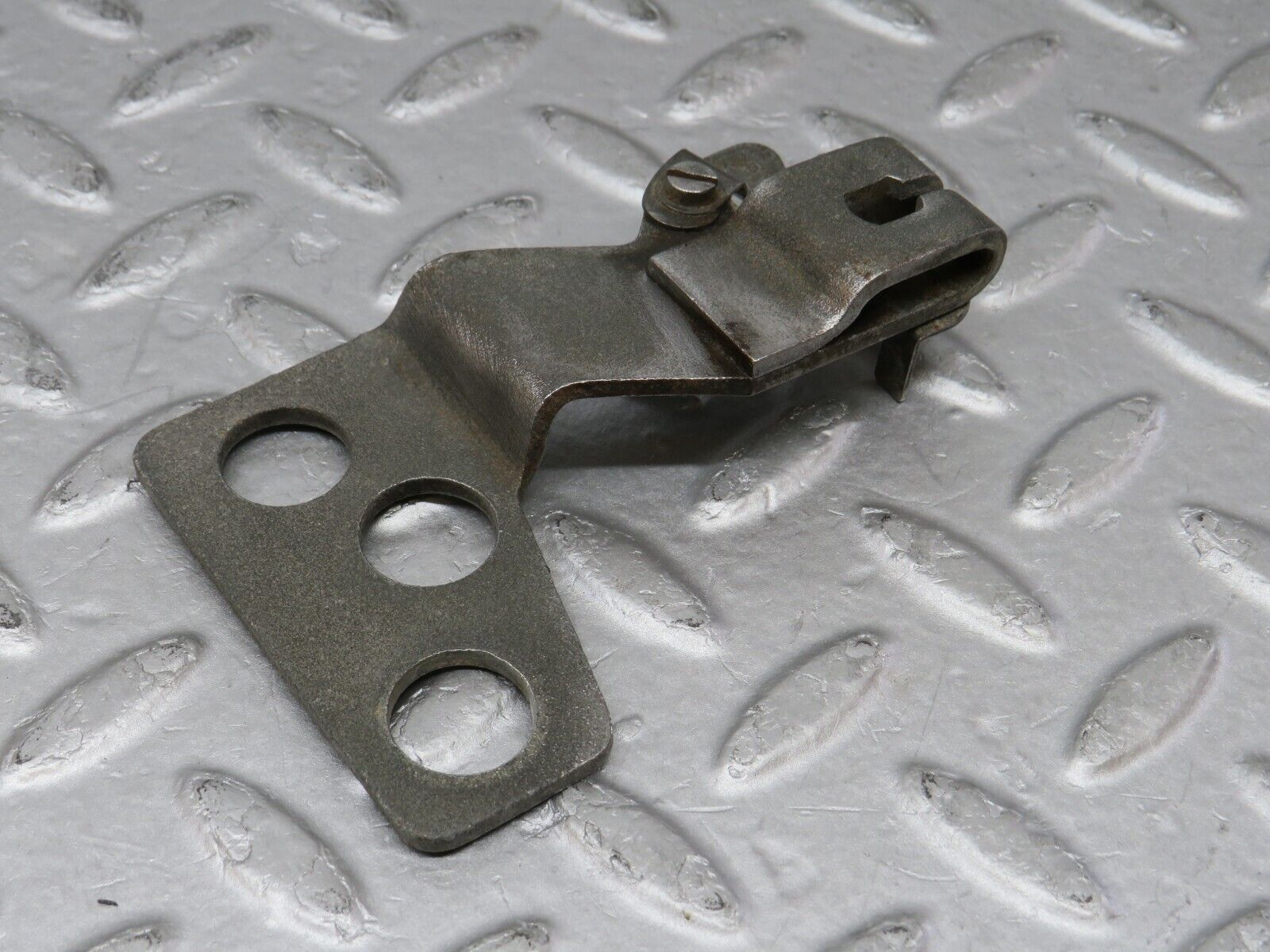 36417 Mercedes-Benz R107 450 Automatic Gearbox Linkage Bracket 722.002