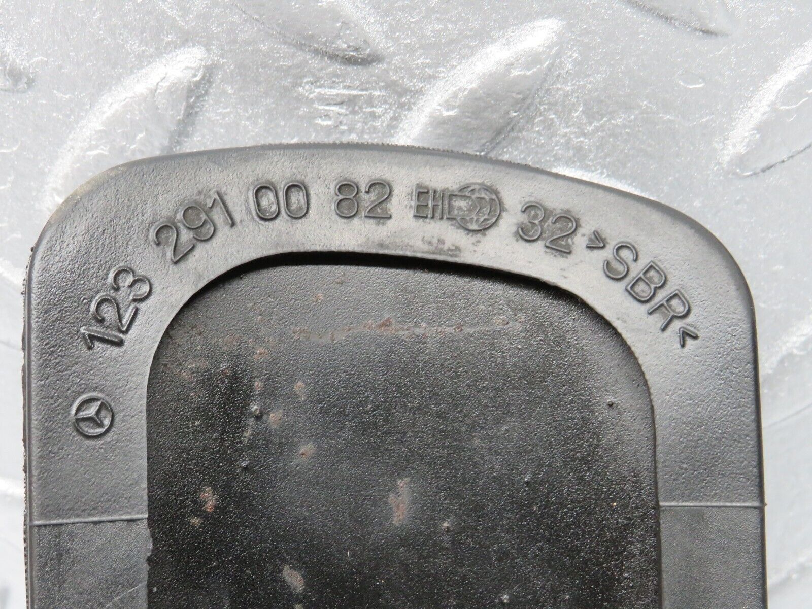 39985 Mercedes-Benz R107 350SL Brake Pedal With Rubber 1232910082