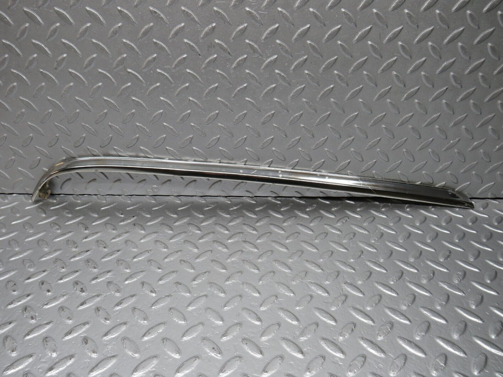 39860 Mercedes-Benz R107 350SL Hardtop Chrome Trim Left Side