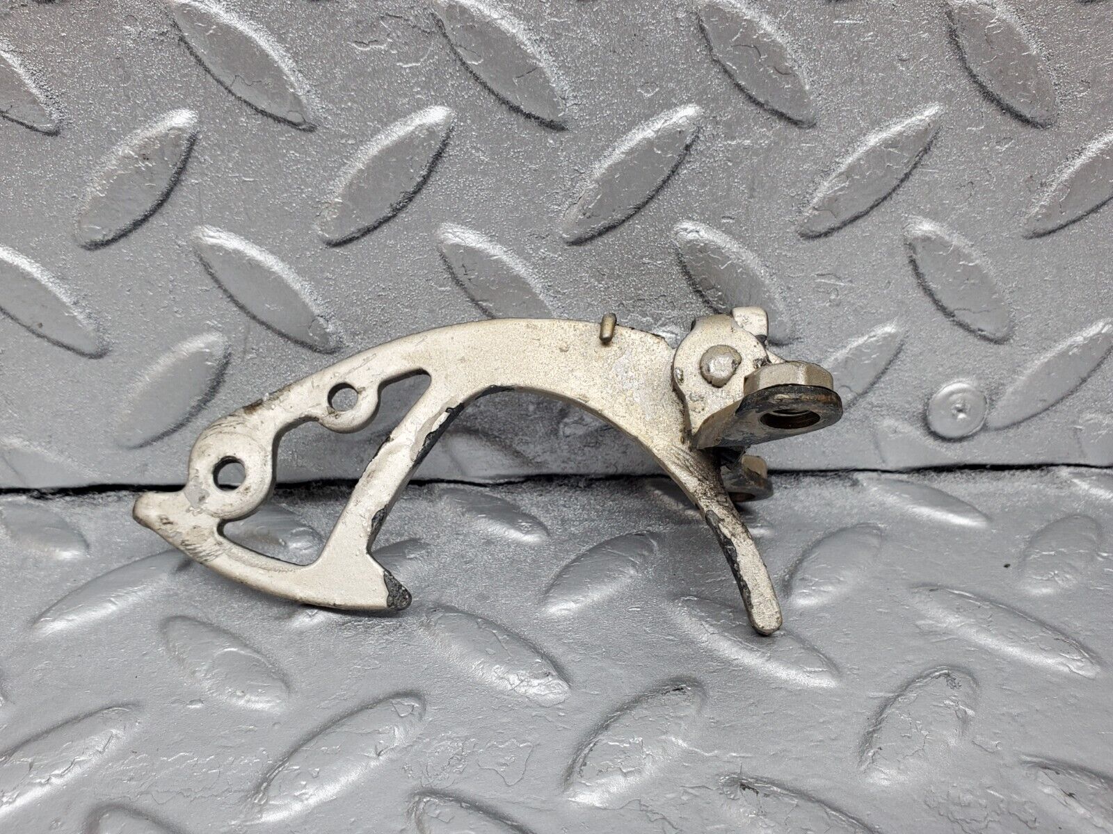 45846 Mercedes-Benz W126 420SE Bonnet Safety Latch