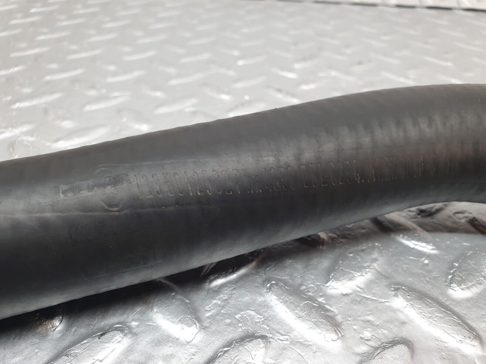 44025 Mercedes-Benz C123 230CE Coupe Radiator Hose Pipe 1235012582