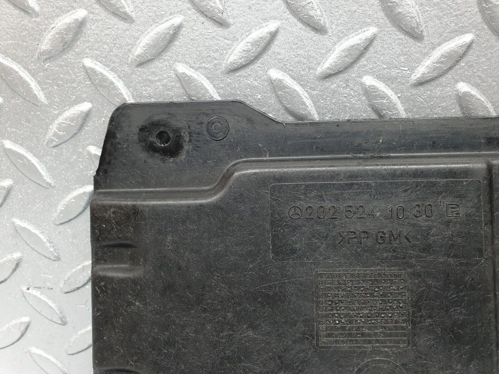 41781 Mercedes-Benz W202 C200 Right Engine Bay Cover Panel 2025241030