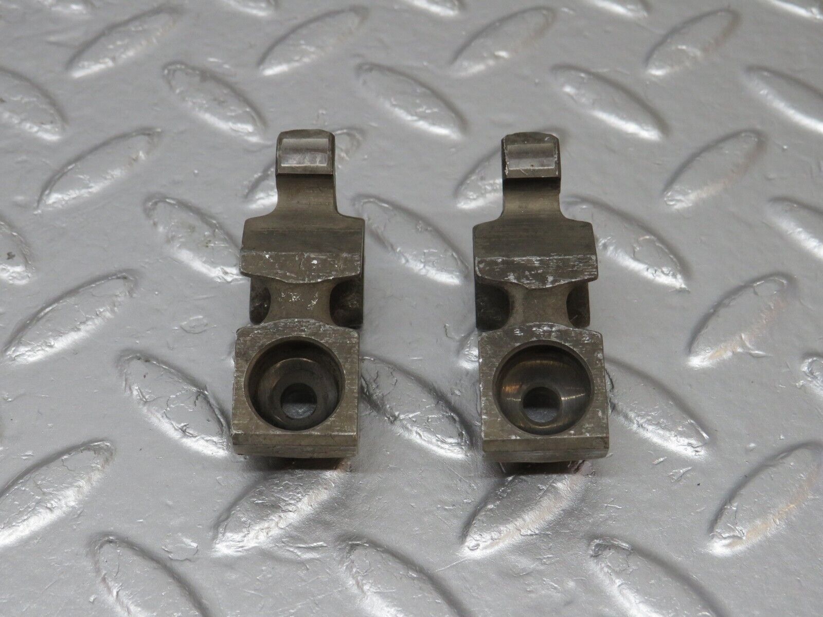 40046 Mercedes-Benz R107 350SL Rocker Arm With Valve Tappet