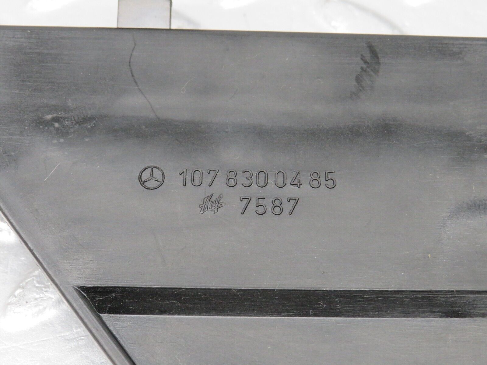 39201 Mercedes-Benz R107 500SL Air Vent Control Lever Right 1078300485