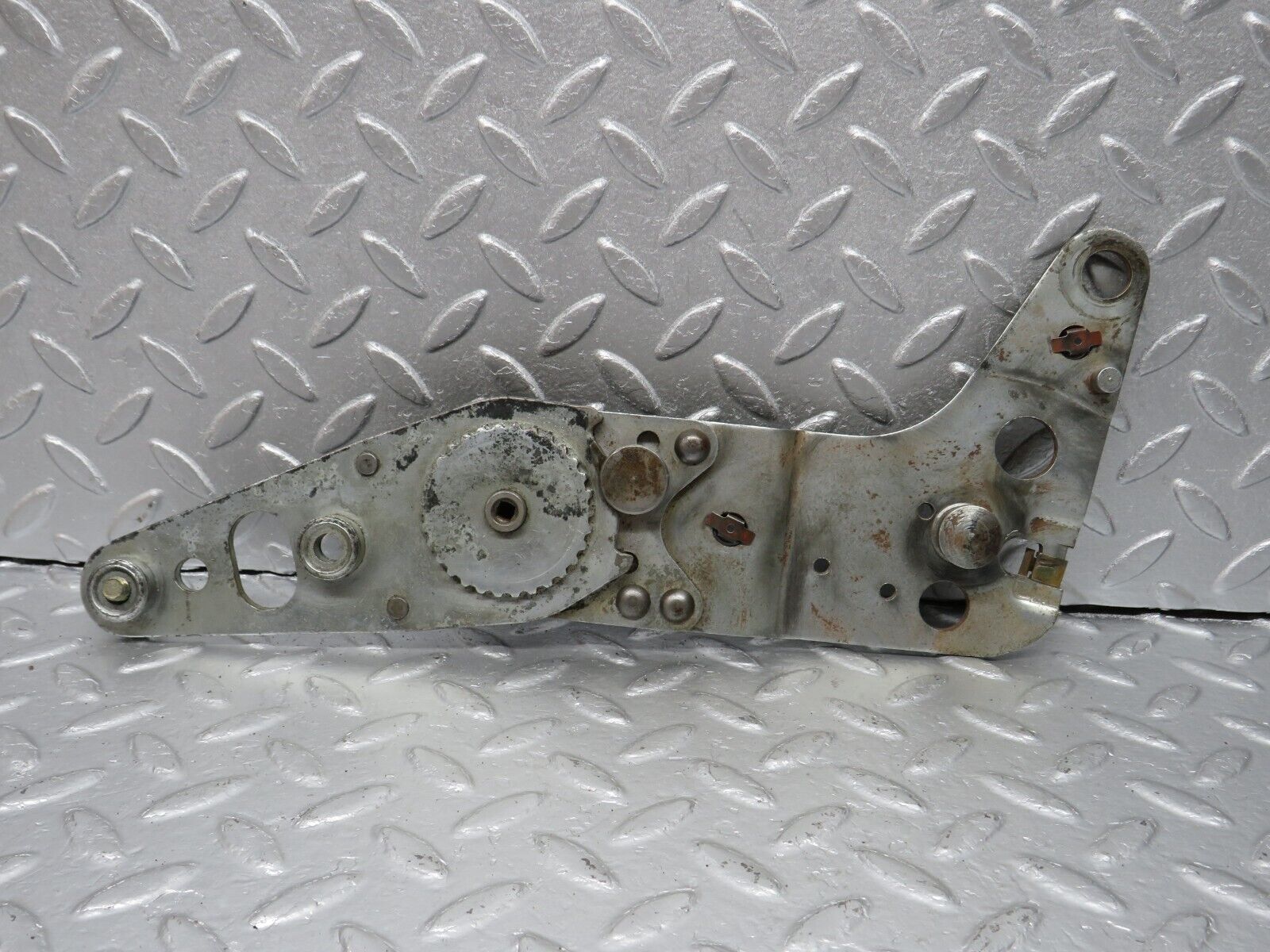 40069 Mercedes-Benz R107 350SL Front Left Seat Hinge 0009109185