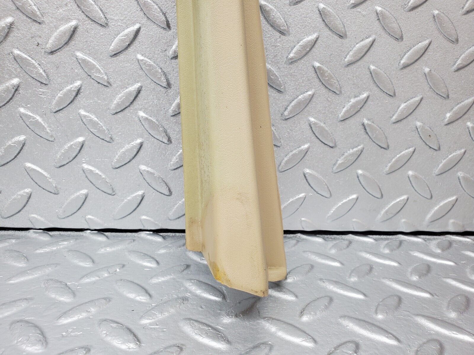 45862 Mercedes-Benz W126 420SE Rear Left Door Window Frame Cover 1267350571