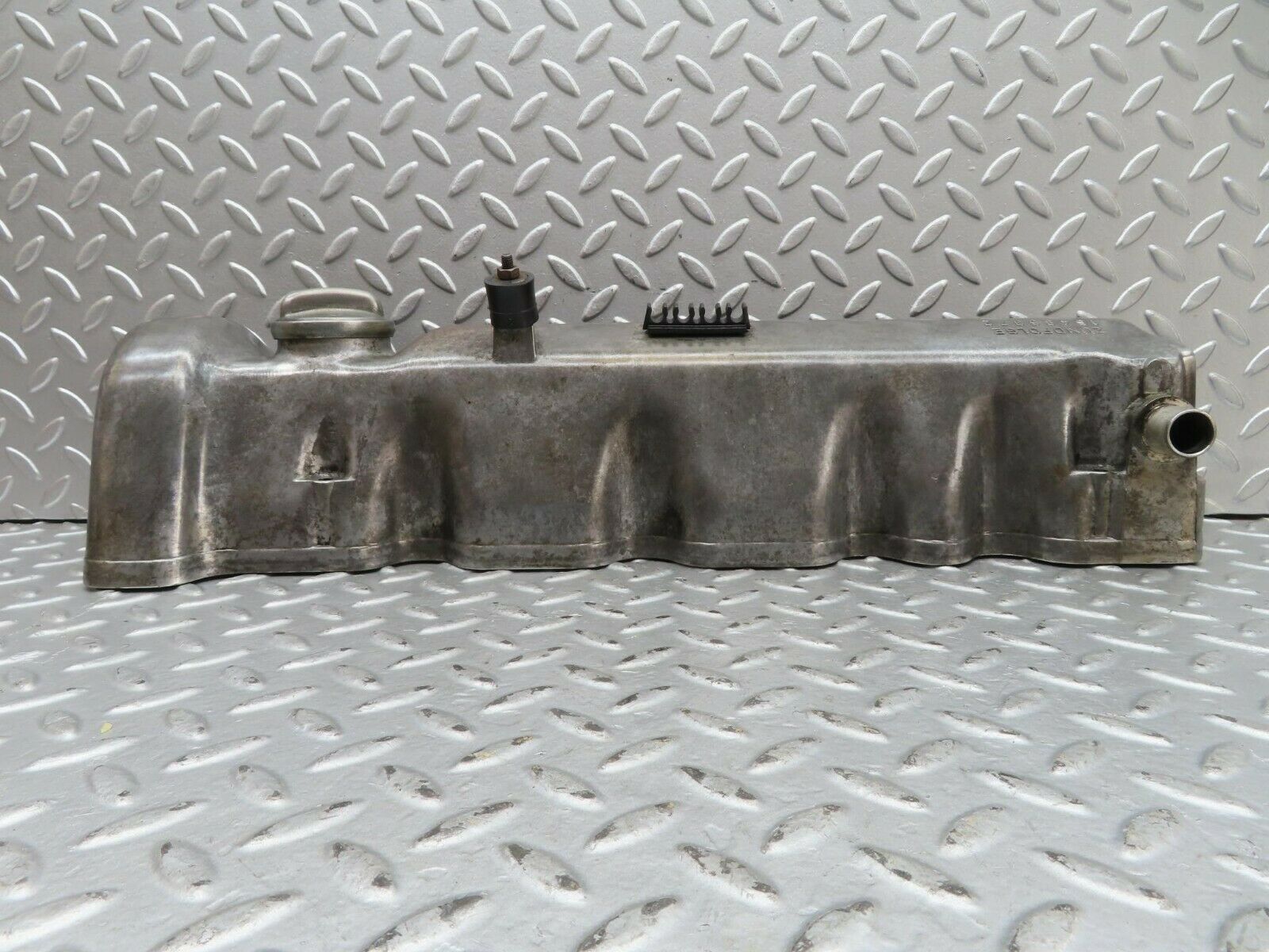 15666 Mercedes-Benz R107 450SL Cylinder Head Valve Cover Right Side 1160163305