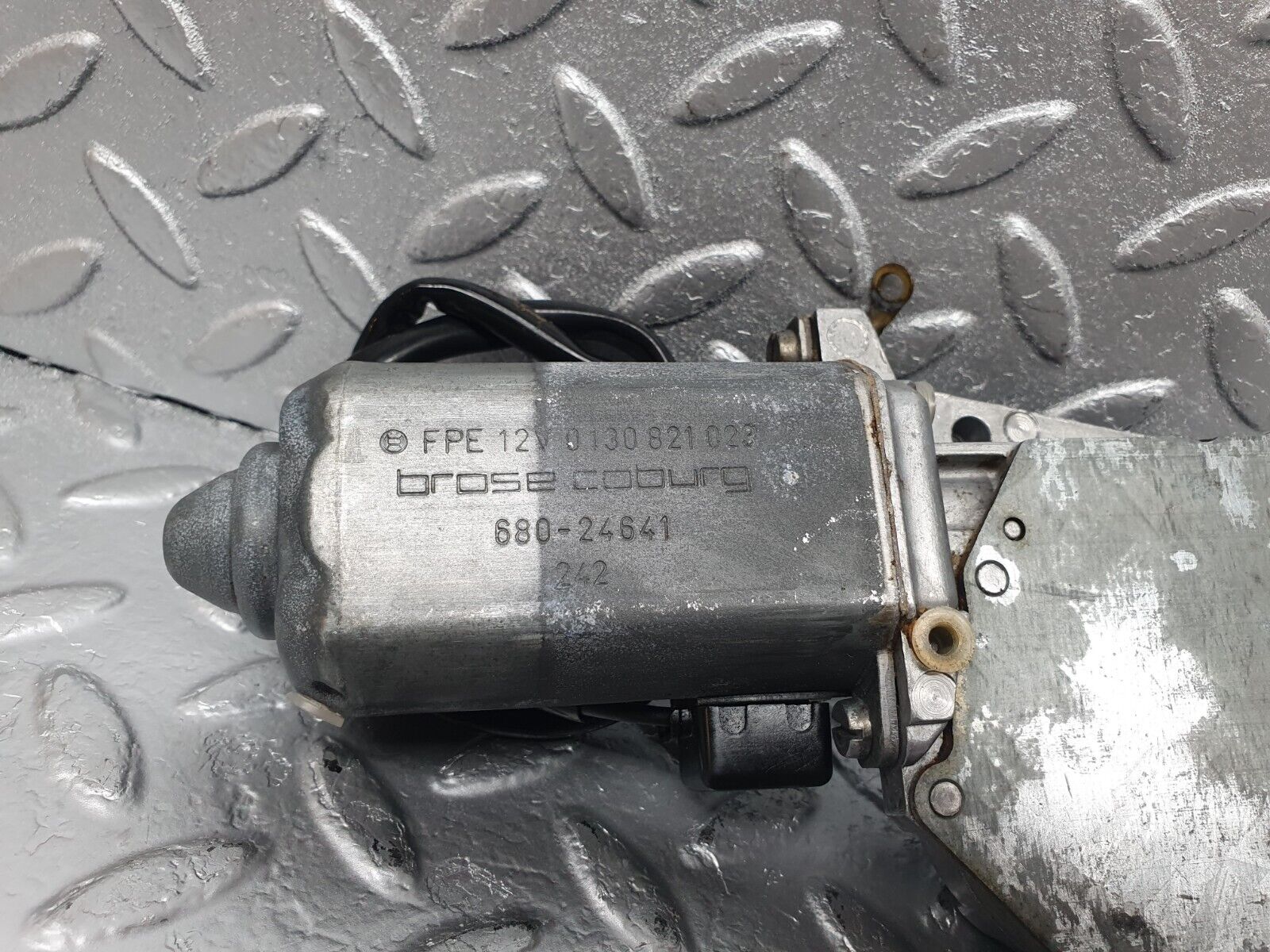 43650 Mercedes-Benz C126 380SEC Coupe Right Door Power Window Regulator Motor Bosch