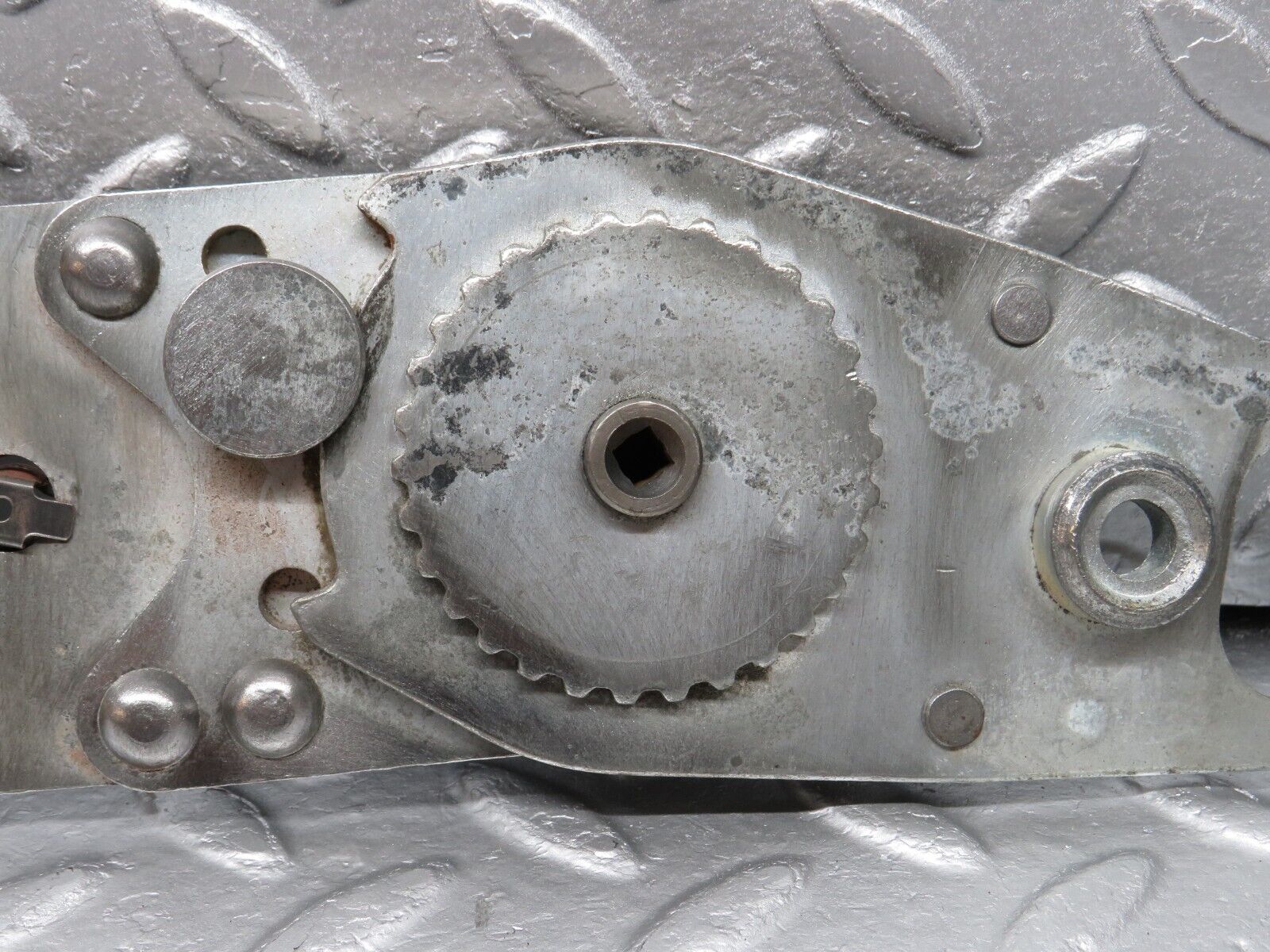40015 Mercedes-Benz R107 350SL Front Right Seat Hinge 0009109285