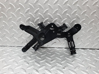42121 Mercedes-Benz W202 C200 Fuel Pump Bracket