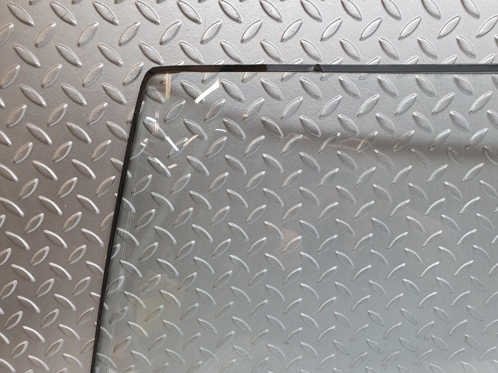 43217 Mercedes-Benz W108 280SE Rear Heated Windscreen
