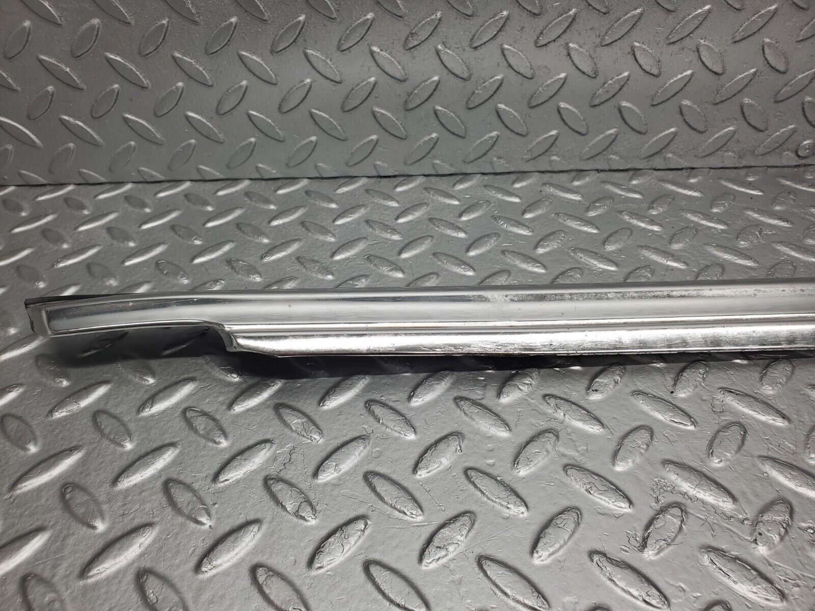 46430 Mercedes-Benz C123 280CE Coupe Right Door Chrome Moulding Trim