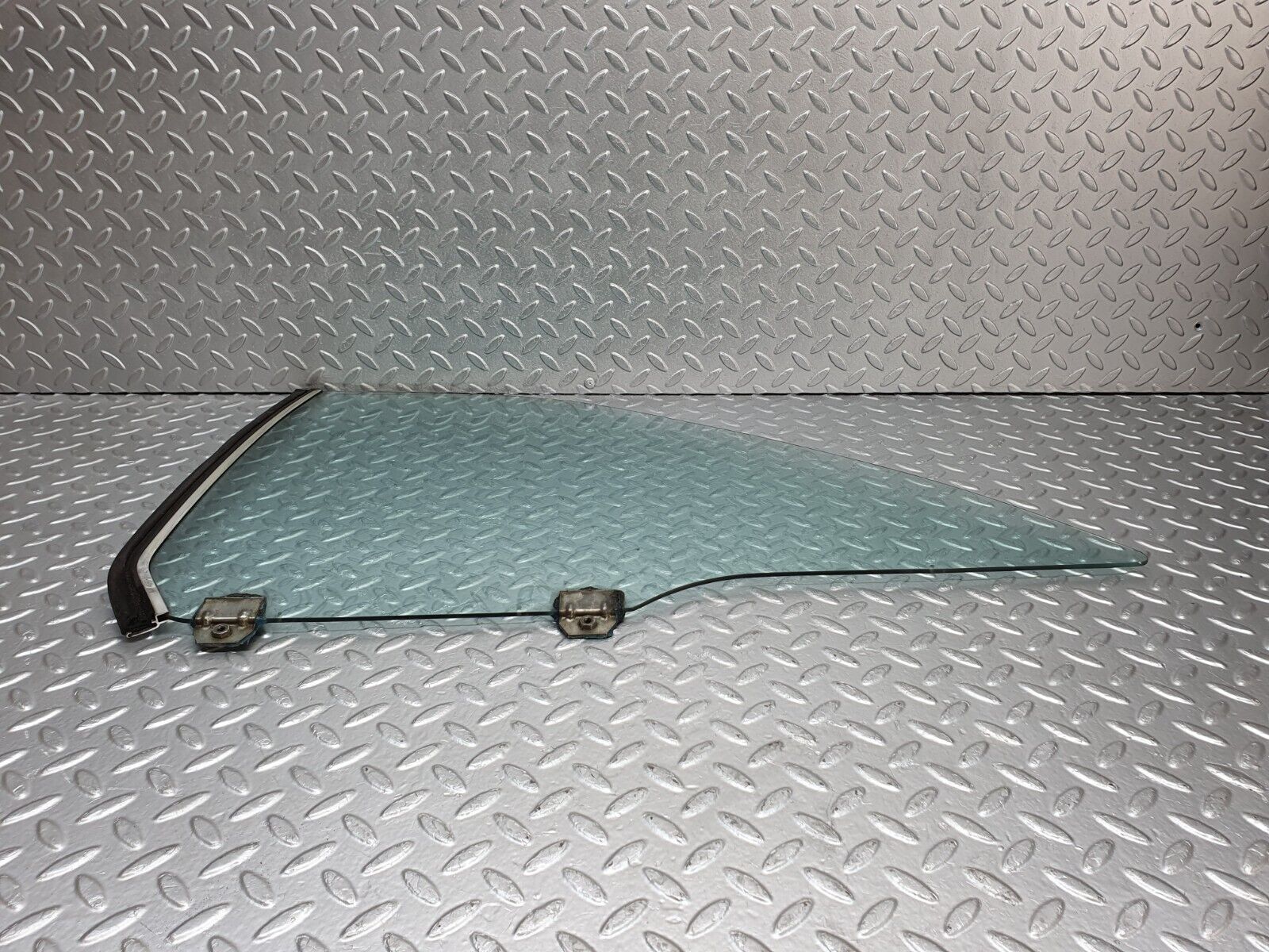 43761 Mercedes-Benz C126 380SEC Coupe Rear Left Window Glass