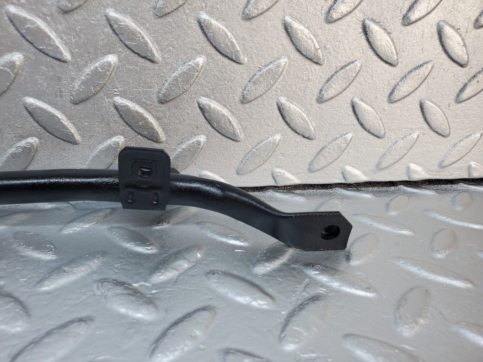 45934 Mercedes-Benz W126 420SE Horn Bracket