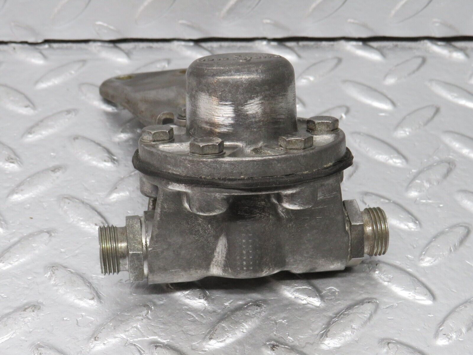 39888 Mercedes-Benz R107 350SL Oil Pressure Damper 1161870494 1161870196