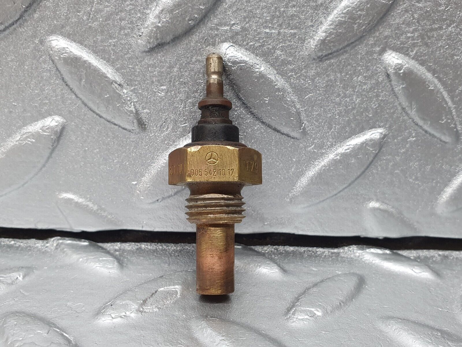 41366 Mercedes-Benz R107 350SL Coolant Temperature Sensor VDO 0055421017