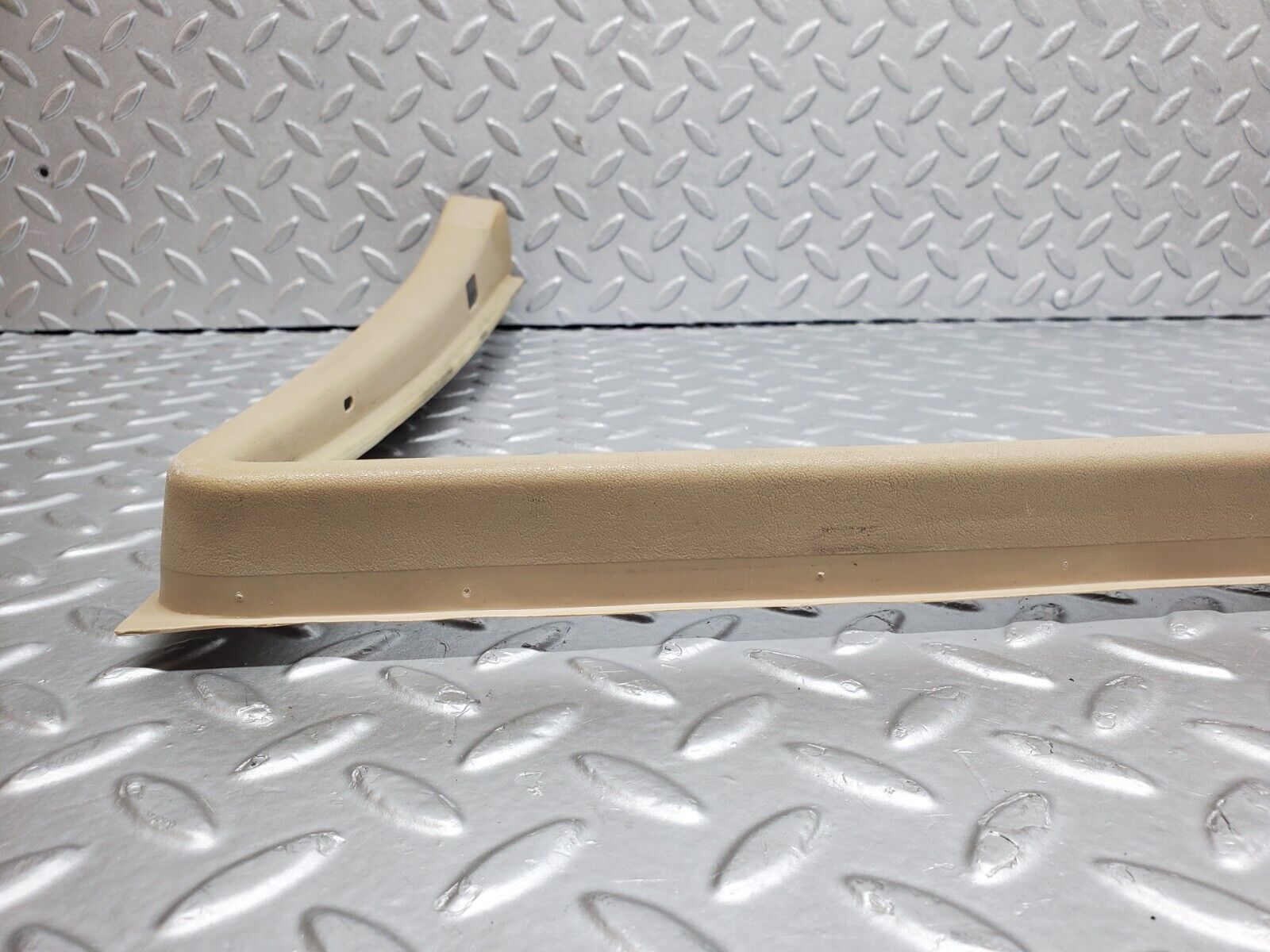 45860 Mercedes-Benz W126 420SE Front Right Door Window Frame Cover 1267250471