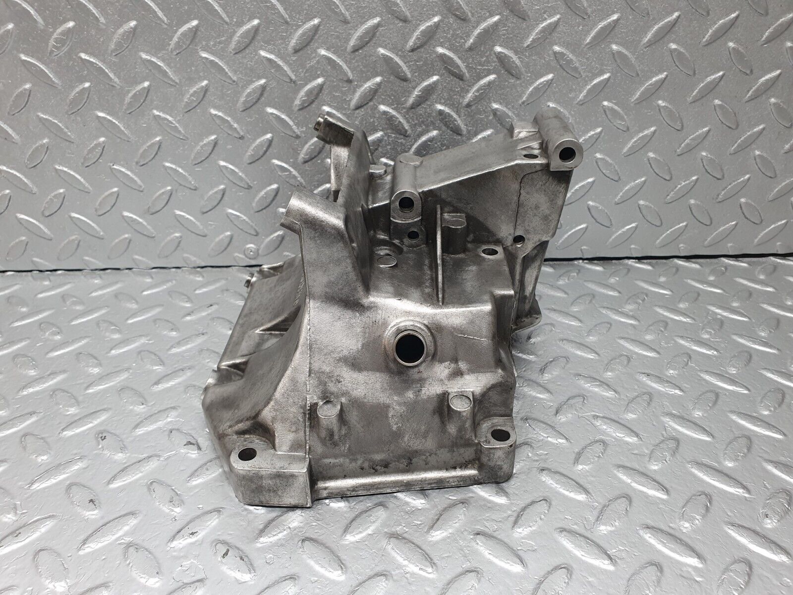 42489 Mercedes-Benz R129 320SL Coupe AC Compressor Mount Bracket 1042360030