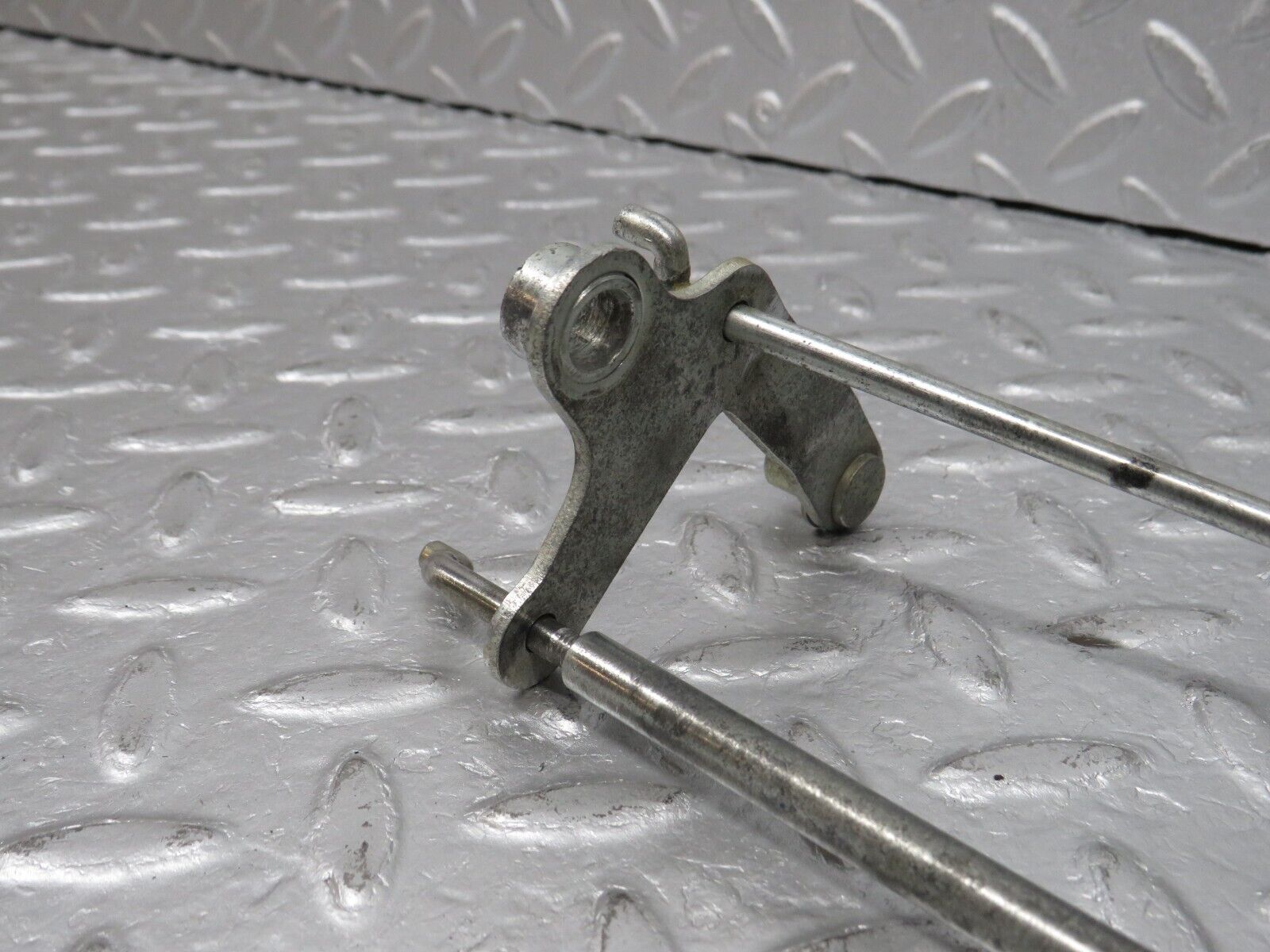 39186 Mercedes-Benz R107 500SL Accelerator Linkage