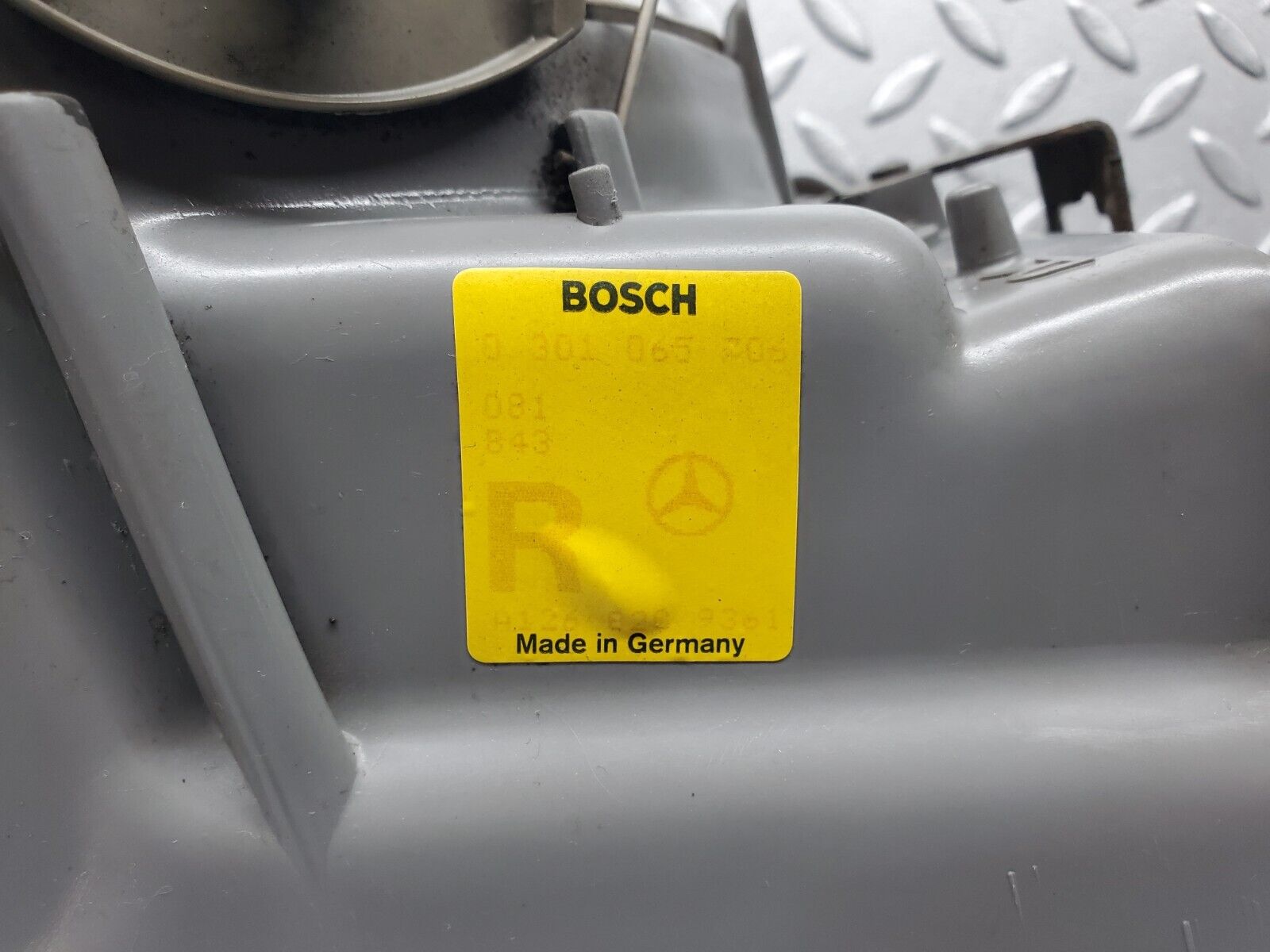 45826 Mercedes-Benz W126 420SE Headlight Right Bosch 0301065706 1268209361