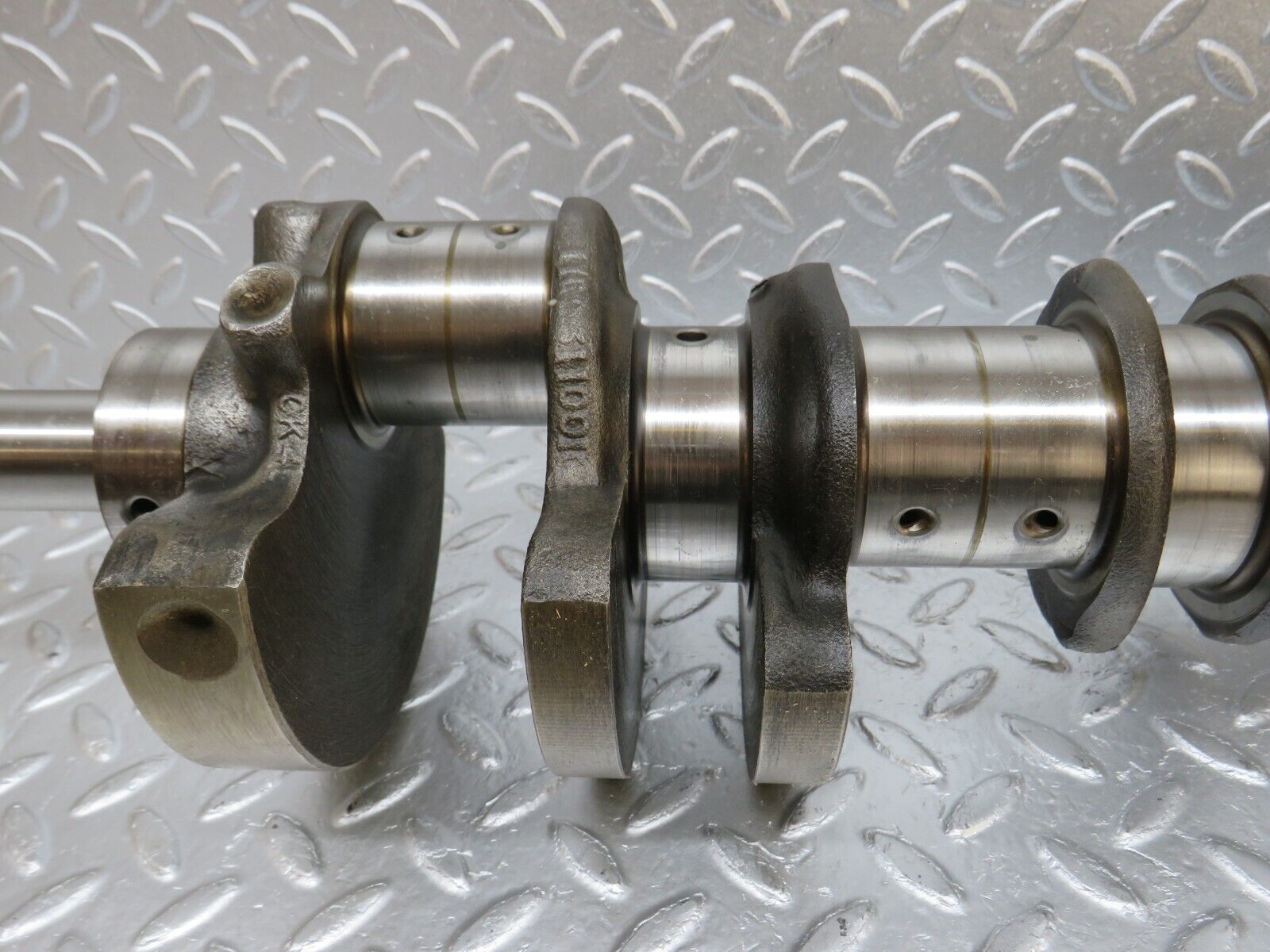 33047 Mercedes-Benz C107 R107 350 V8 Crankshaft 1160311001