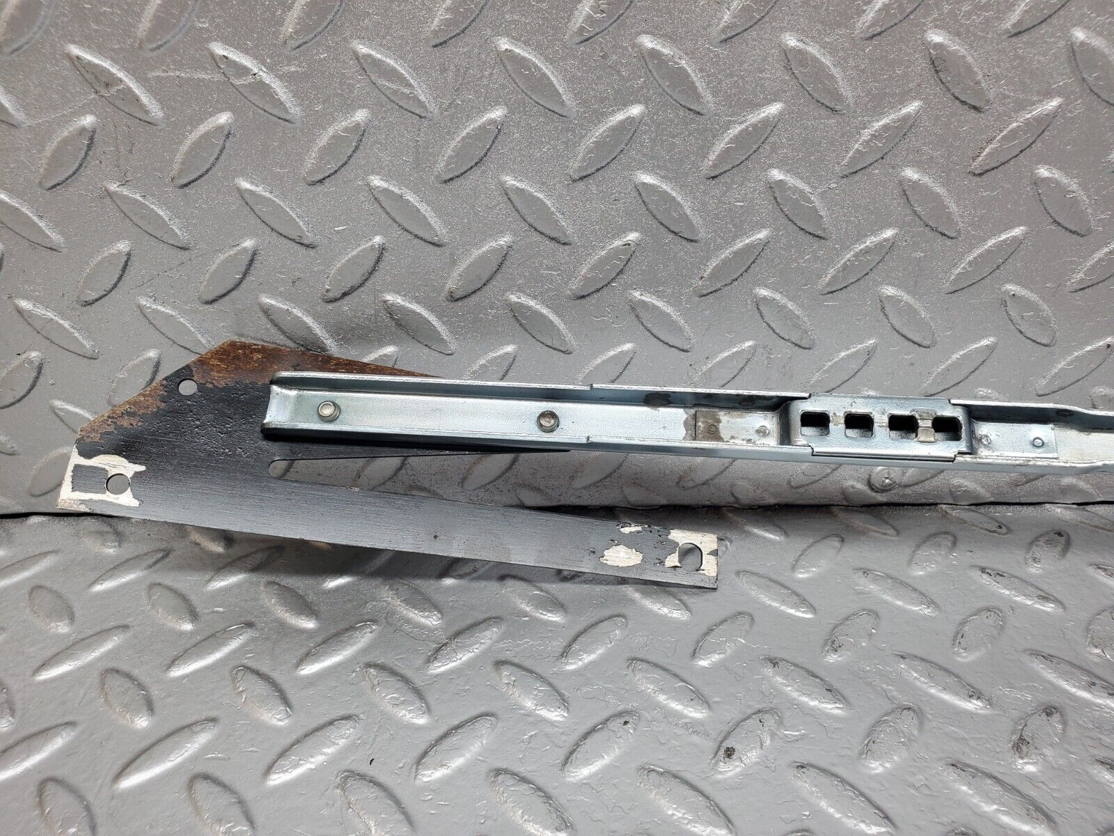 44414 Mercedes-Benz W123 280E Front Right Seat Sliding Adjust Handle