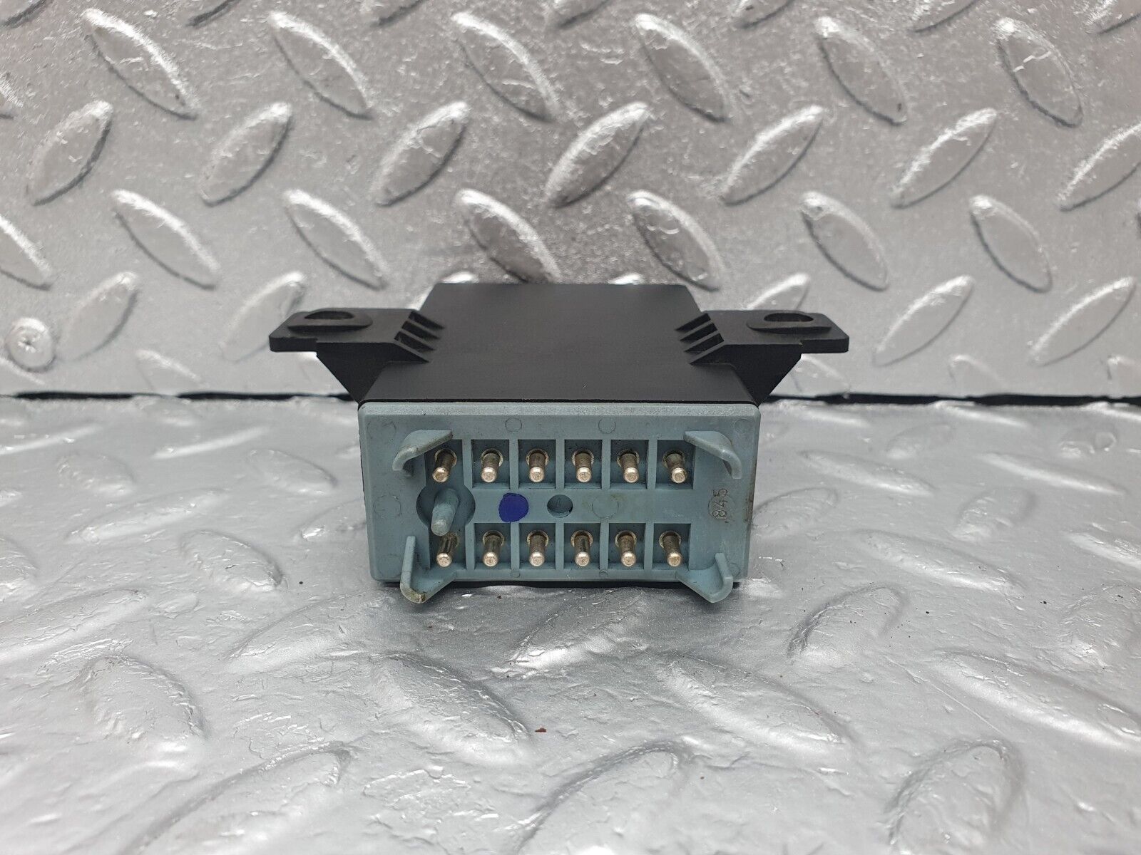 43521 Mercedes-Benz C126 380SEC Coupe Seat Belt Presenter Relay 0008205826