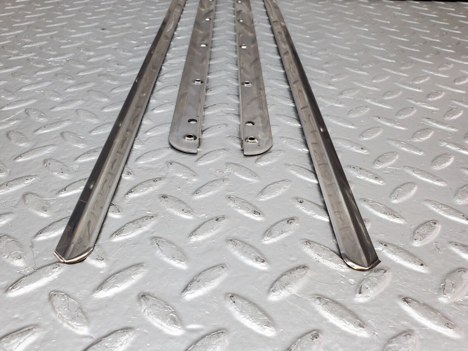 44511 Mercedes-Benz W123 280E Sunroof Chrome Trim Set