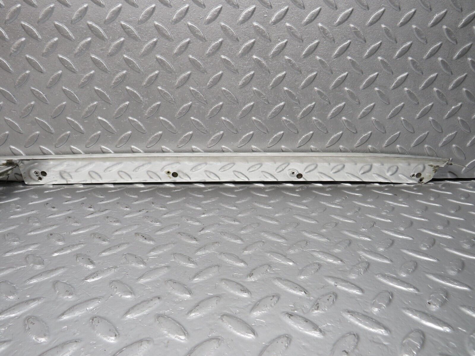 40197 Mercedes-Benz R107 Hardtop Side Window Chrome Moulding Trim Right