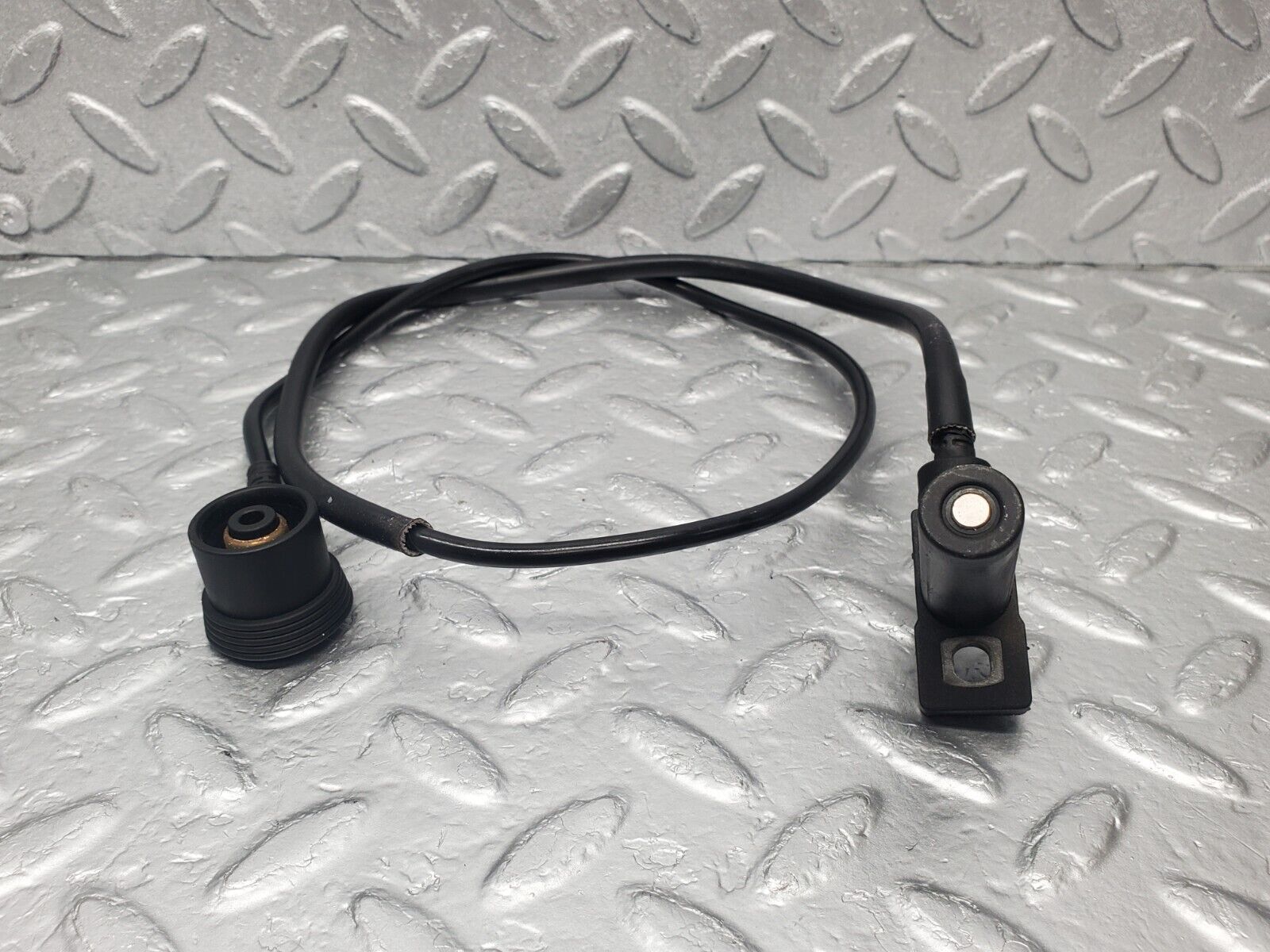 46203 Mercedes-Benz W124 280E Crankshaft Position Sensor 0155452828 0021534328