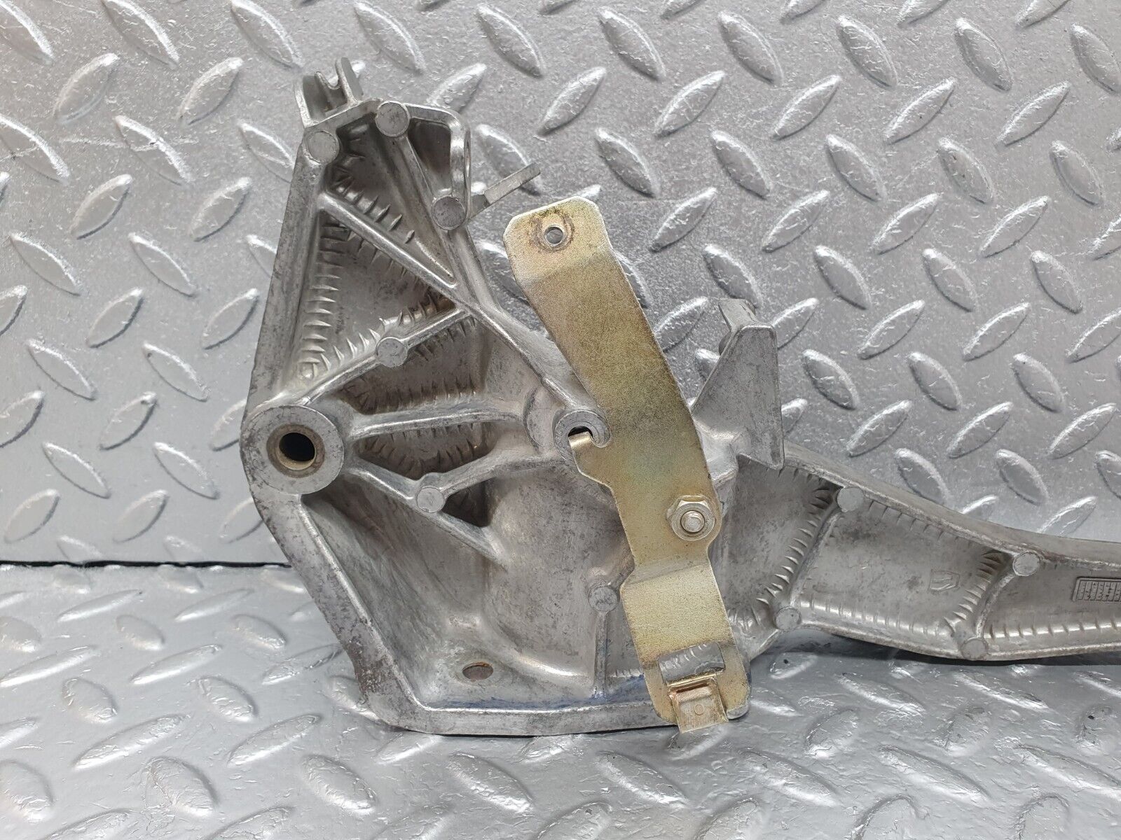 43706 Mercedes-Benz C126 380SEC Coupe Brake Pedal Bracket 1262901819