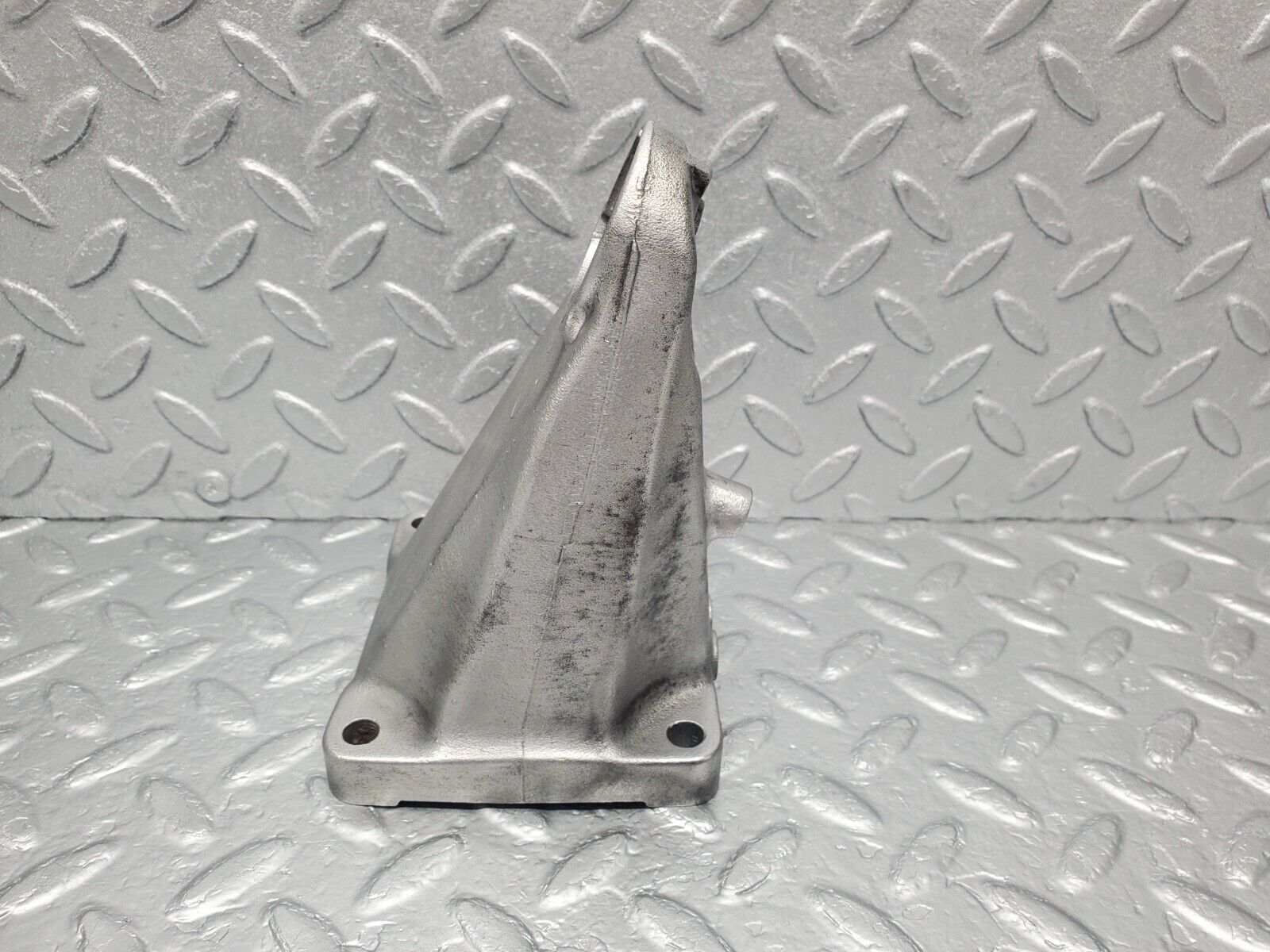 46167 Mercedes-Benz W124 280E Engine Mount Bracket Right Side 6032236204