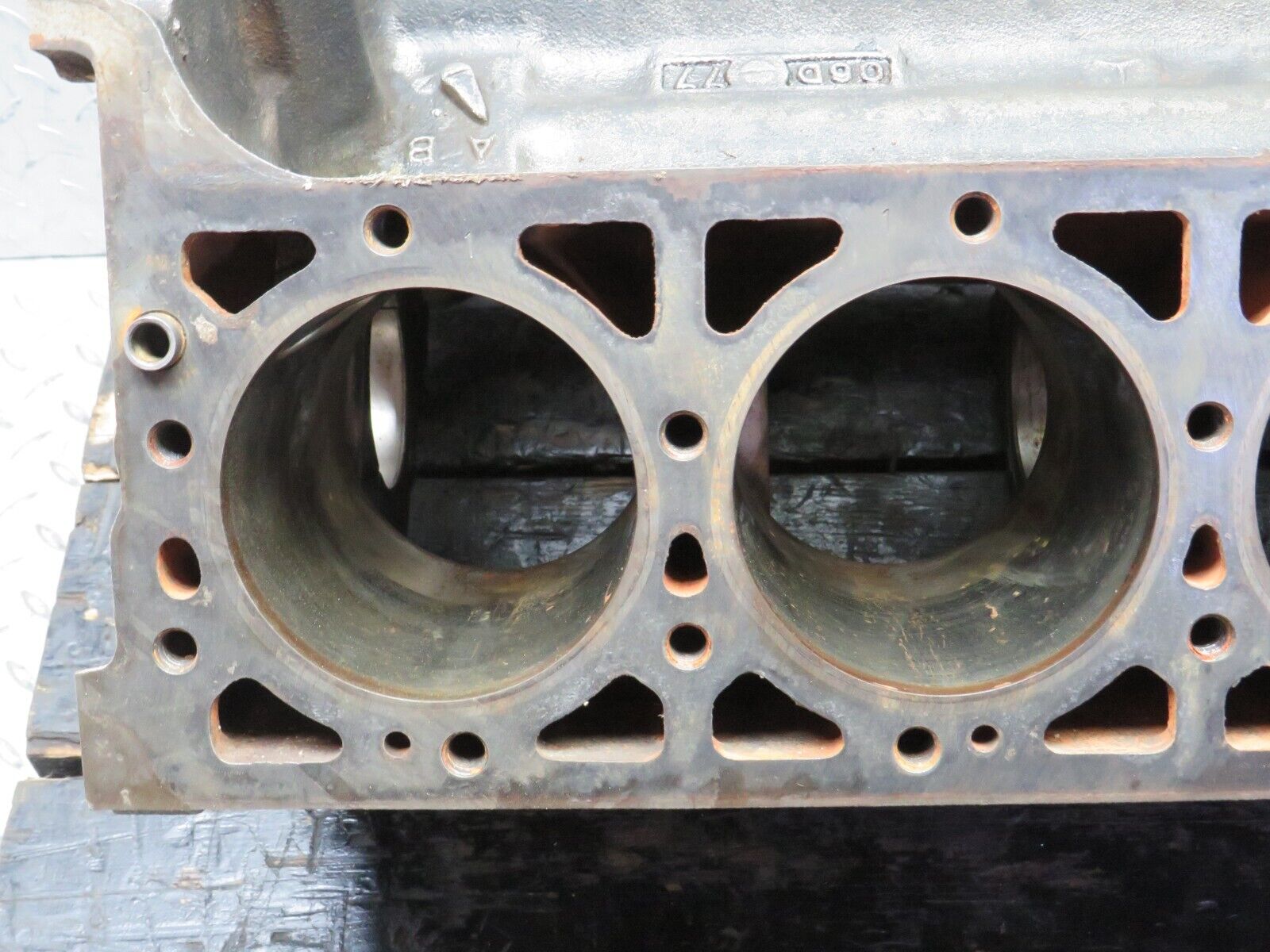 39979 Mercedes-Benz R107 350SL Engine Block 116.984 1160110801
