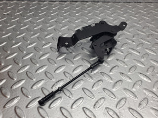W124 Wagon throttle linkage used OEM